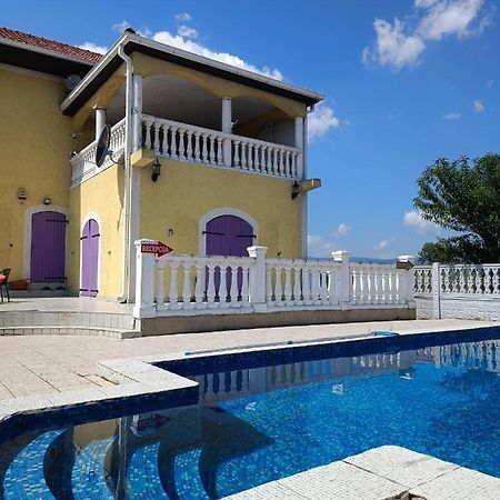 V & V Villa Lalince Екстериор снимка