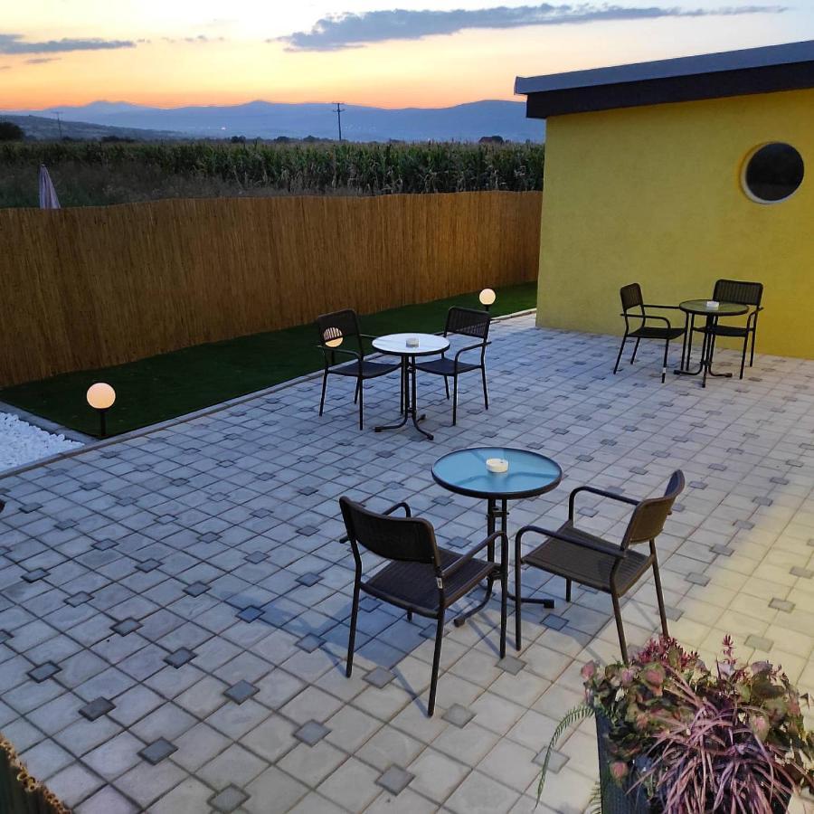 V & V Villa Lalince Екстериор снимка