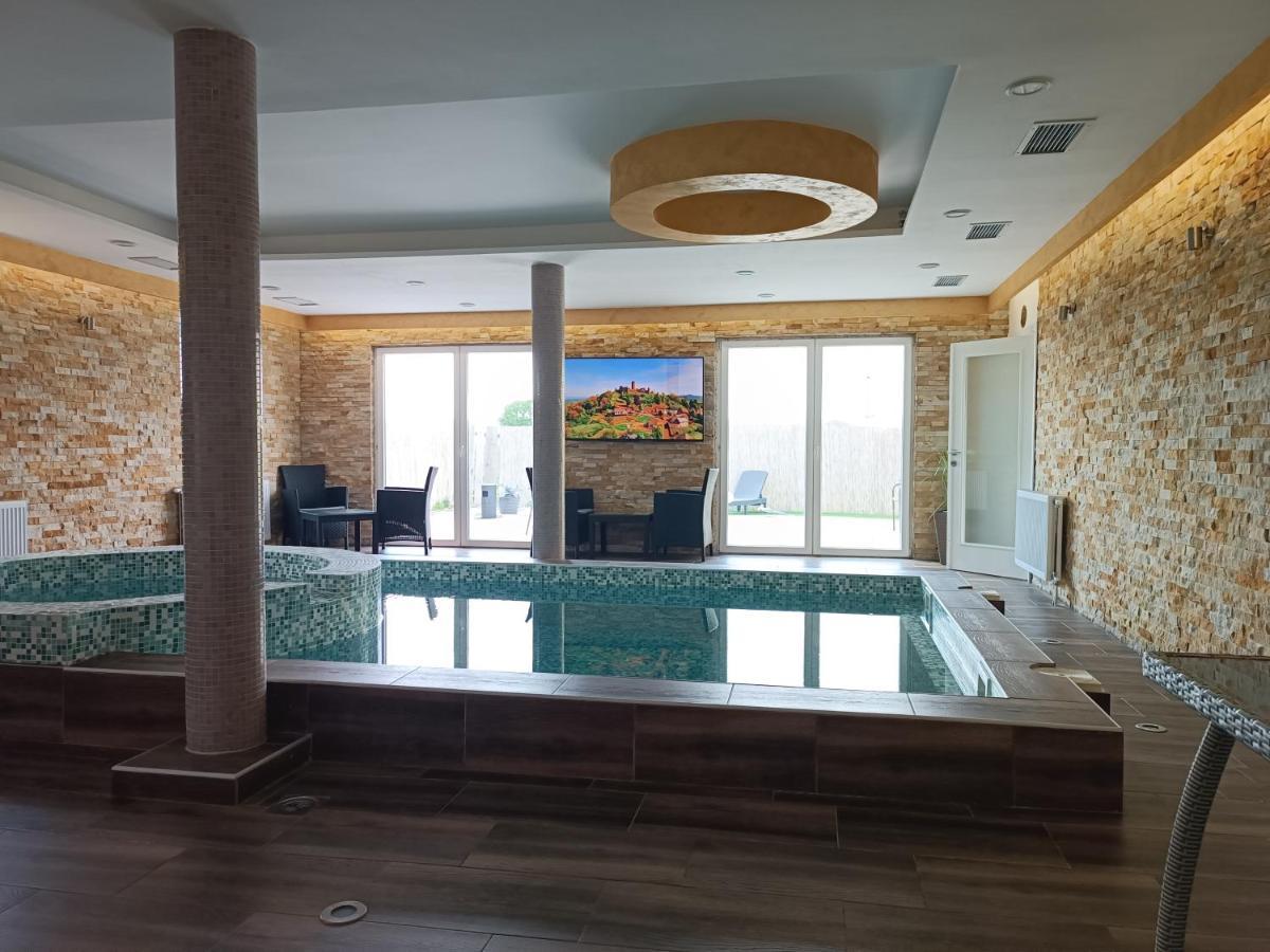 V & V Villa Lalince Екстериор снимка