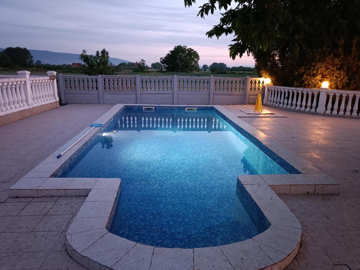 V & V Villa Lalince Екстериор снимка