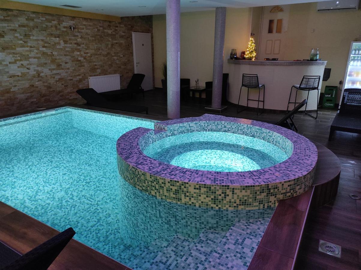 V & V Villa Lalince Екстериор снимка