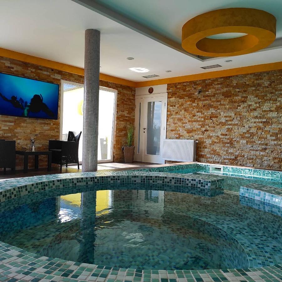 V & V Villa Lalince Екстериор снимка