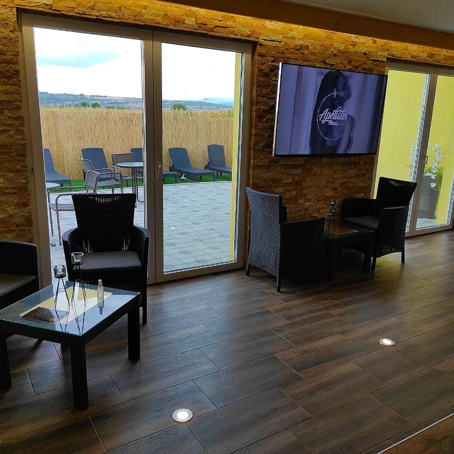 V & V Villa Lalince Екстериор снимка