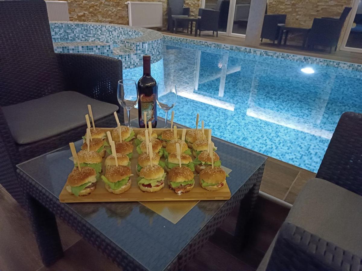 V & V Villa Lalince Екстериор снимка