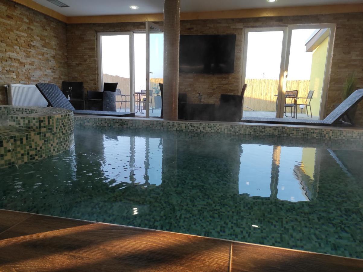V & V Villa Lalince Екстериор снимка