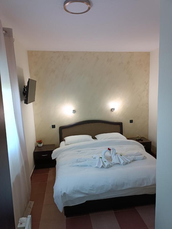V & V Villa Lalince Екстериор снимка