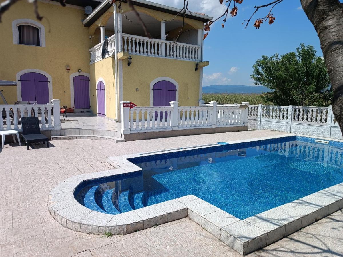 V & V Villa Lalince Екстериор снимка